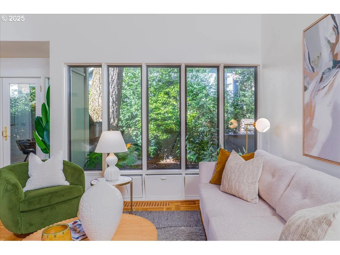 Photo of 589 RIDGEWAY RD