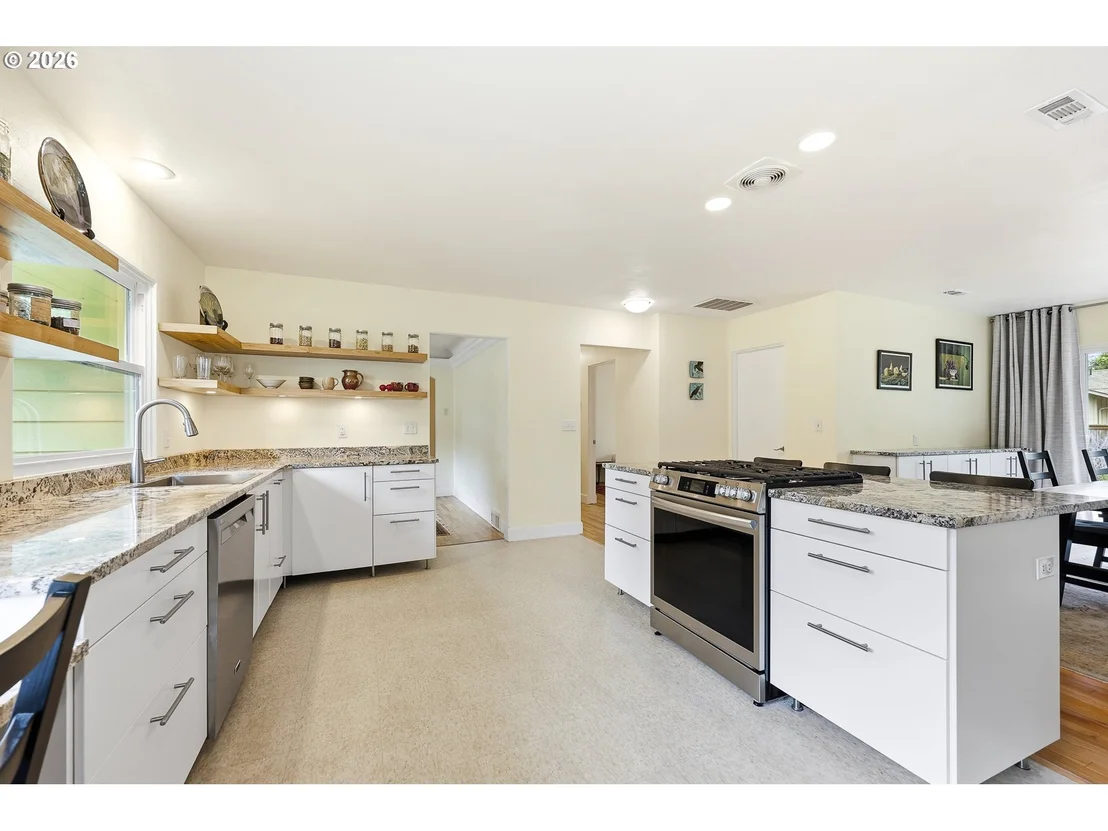 Photo of 595 DARTMOOR DR