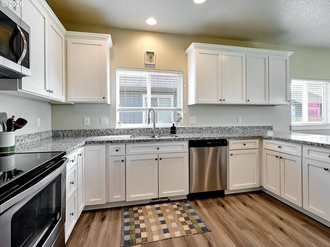 Photo of 542 E ELM LOOP