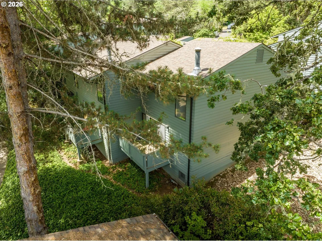 Photo of Unit 6 at 4431 FOX HOLLOW RD