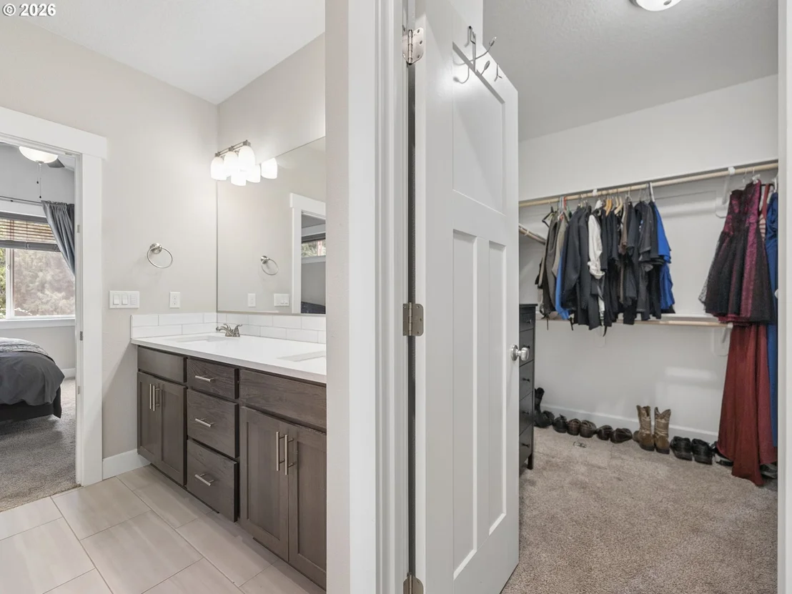 Photo of 1090 NE REGAN HILL LOOP