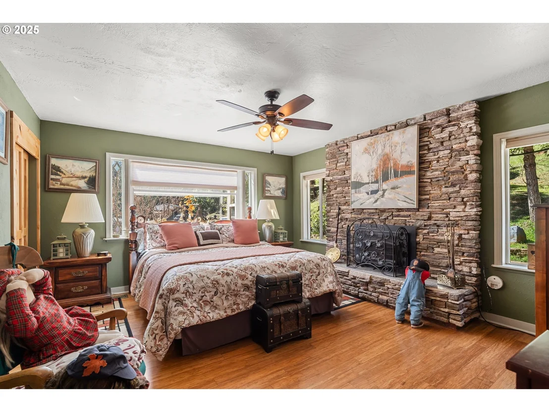 Photo of 520 BRIMSTONE RD