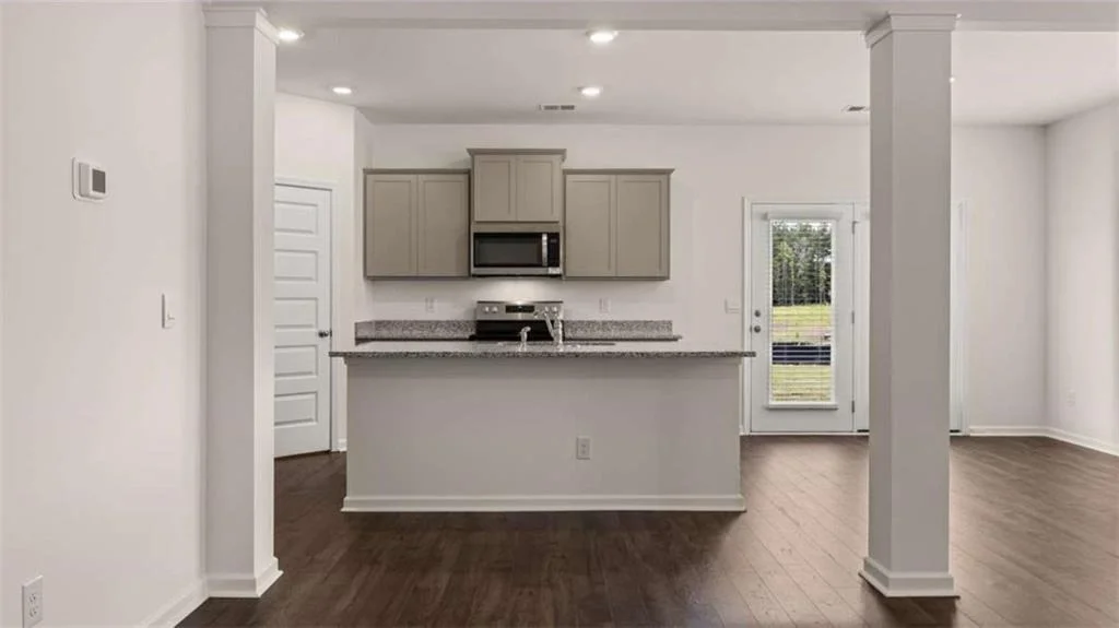 Photo of 302 Friendship Oak Way