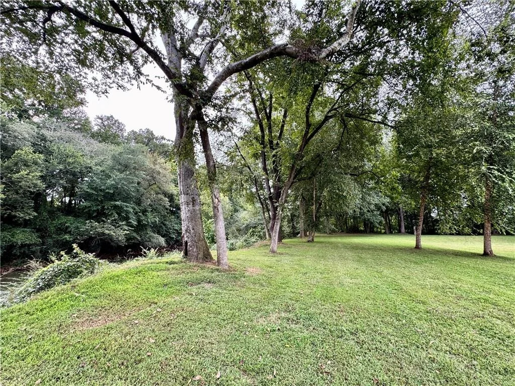 Photo of 250 Hook Road NE
