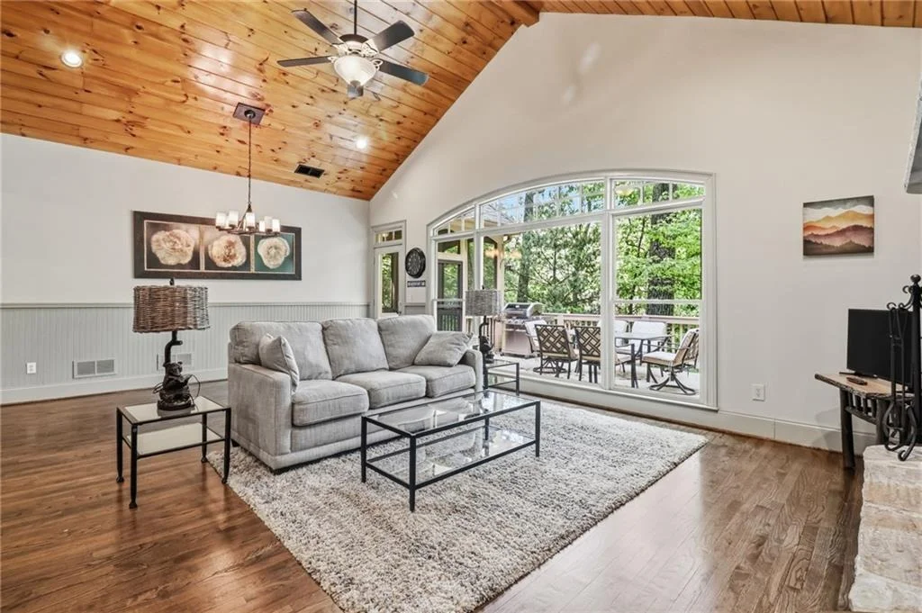 Photo of 1105 Valley View Drive