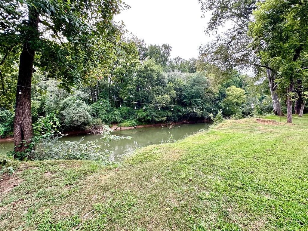 Photo of 250 Hook Road NE