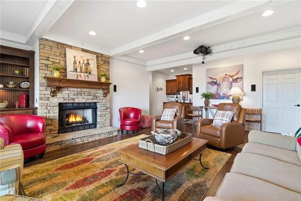 Photo of 739 Summit Drive E