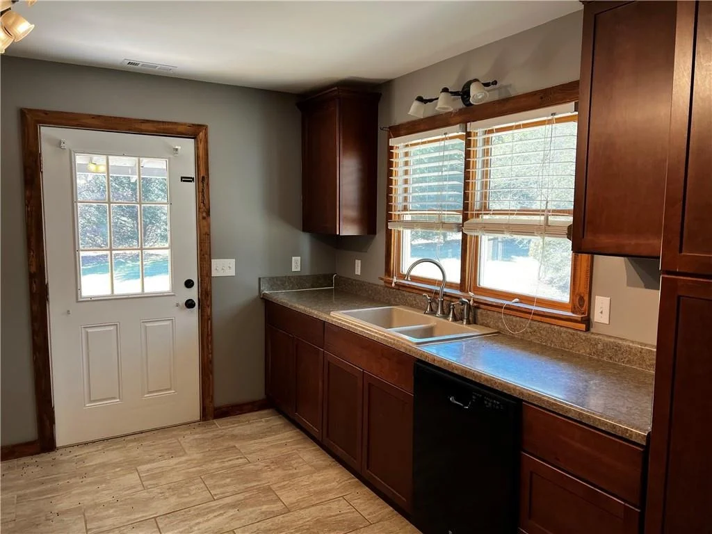 Photo of 1654 Artesian Well Road NW