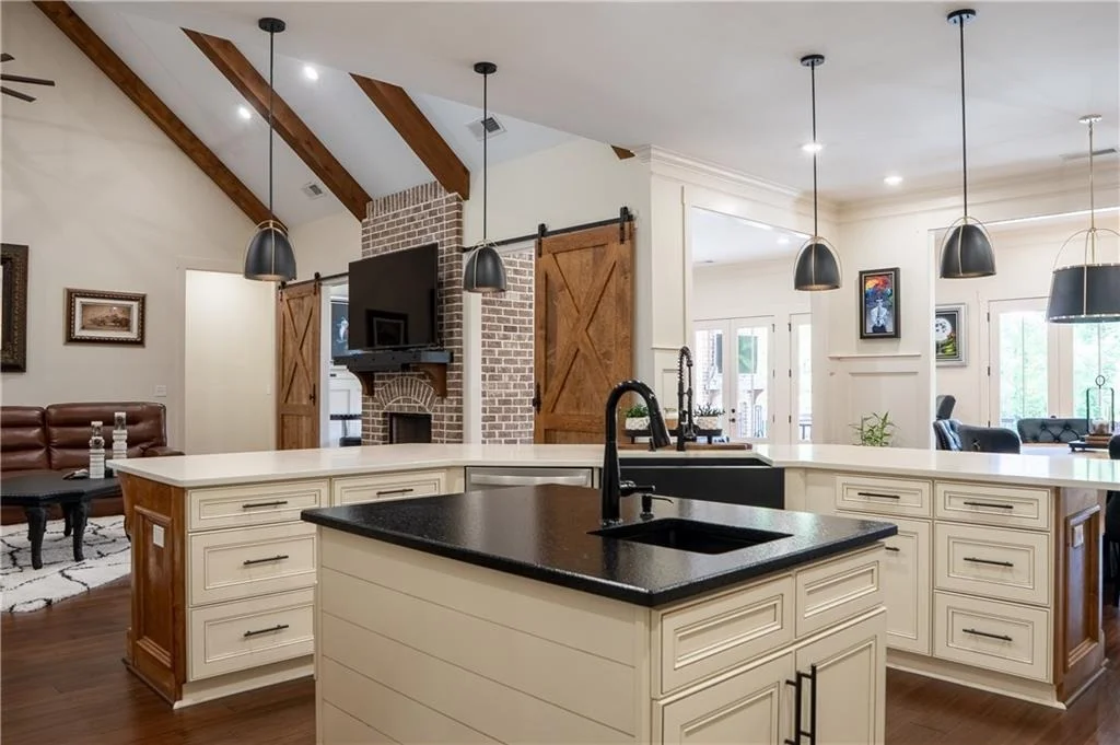 Photo of 5888 Cobbham Road