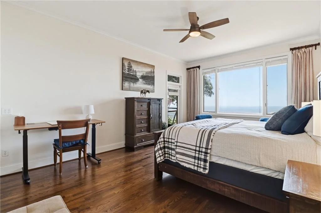 Photo of 1837 Ridgeview Drive