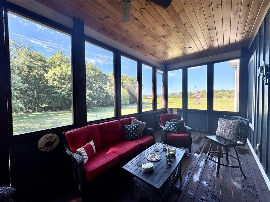 Photo of 250 Hook Road NE