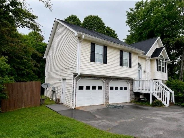 Photo of 151 Twin Oaks Drive