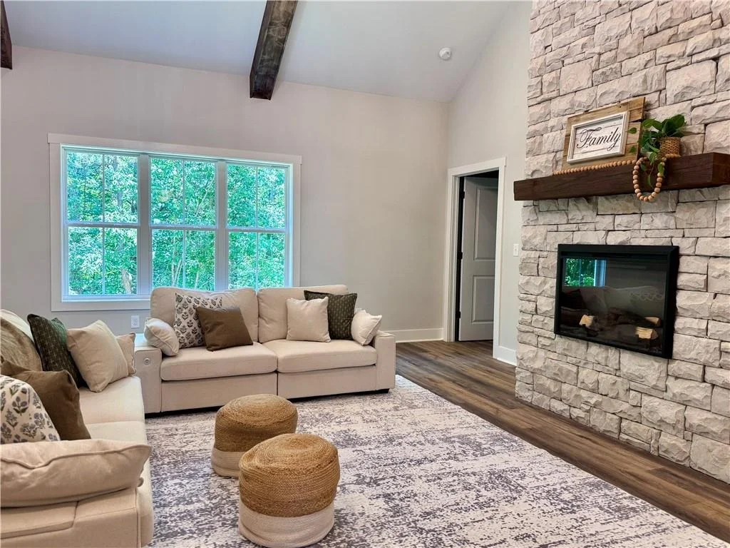 Photo of 327 Crest Pointe S
