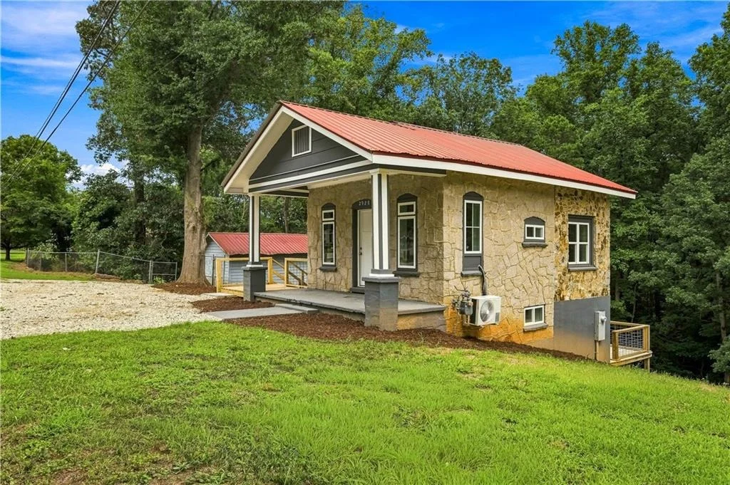 Photo of 2928 Old Cornelia Highway