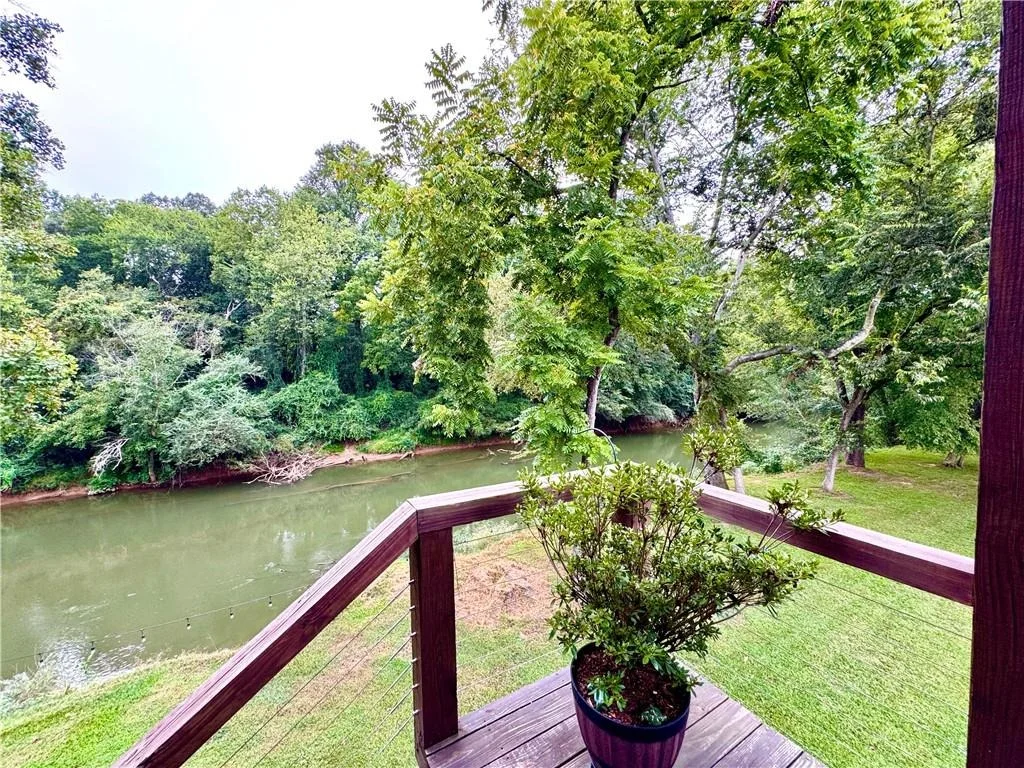Photo of 250 Hook Road NE