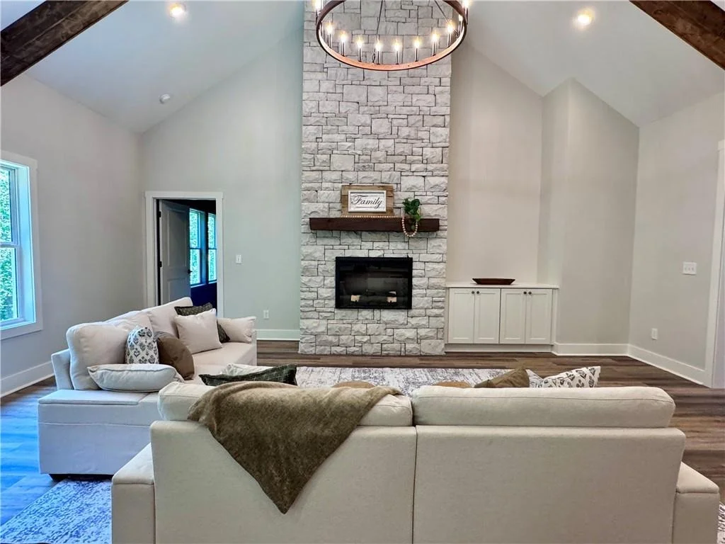 Photo of 327 Crest Pointe S