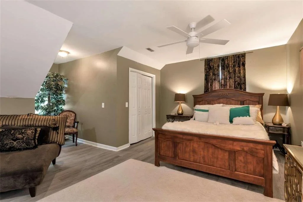 Photo of 425 Greenleaf Drive