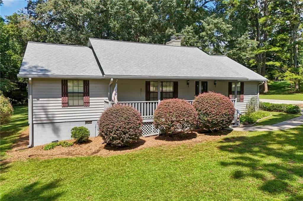 Photo of 16055 Thompson Road