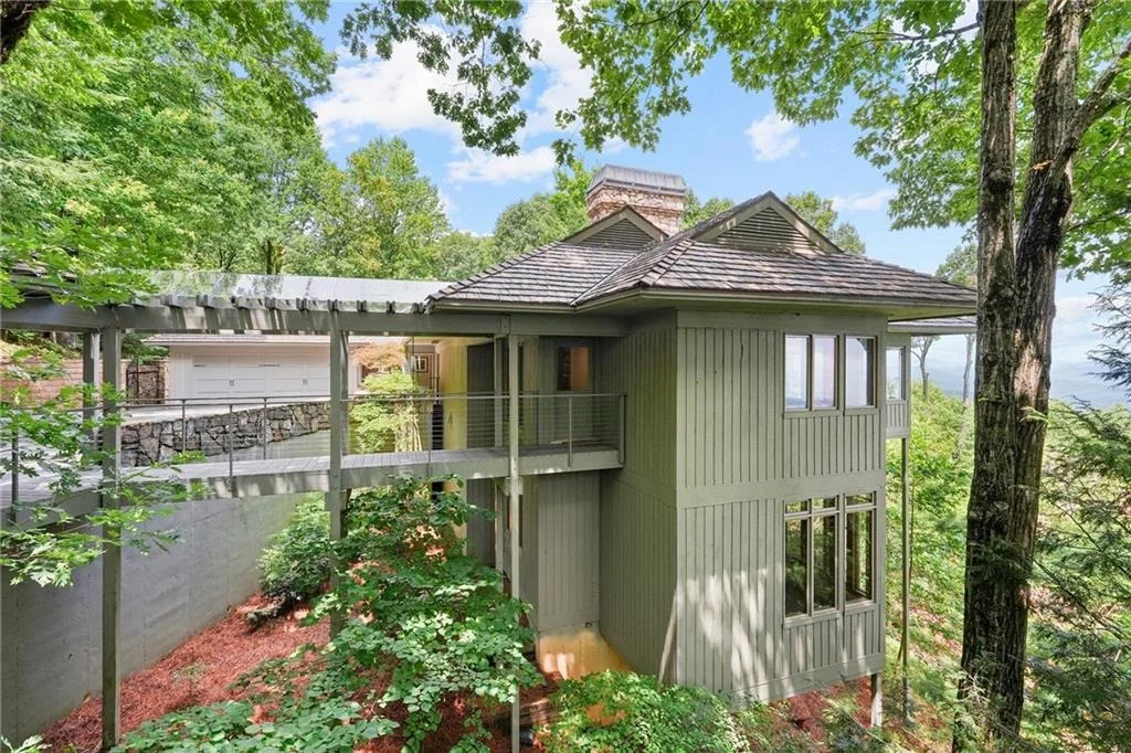 Photo of 202 Sanderlin Mountain Drive N