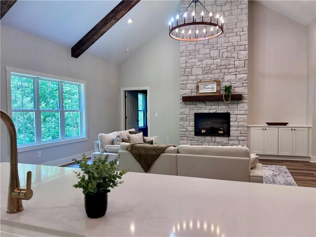 Photo of 327 Crest Pointe S