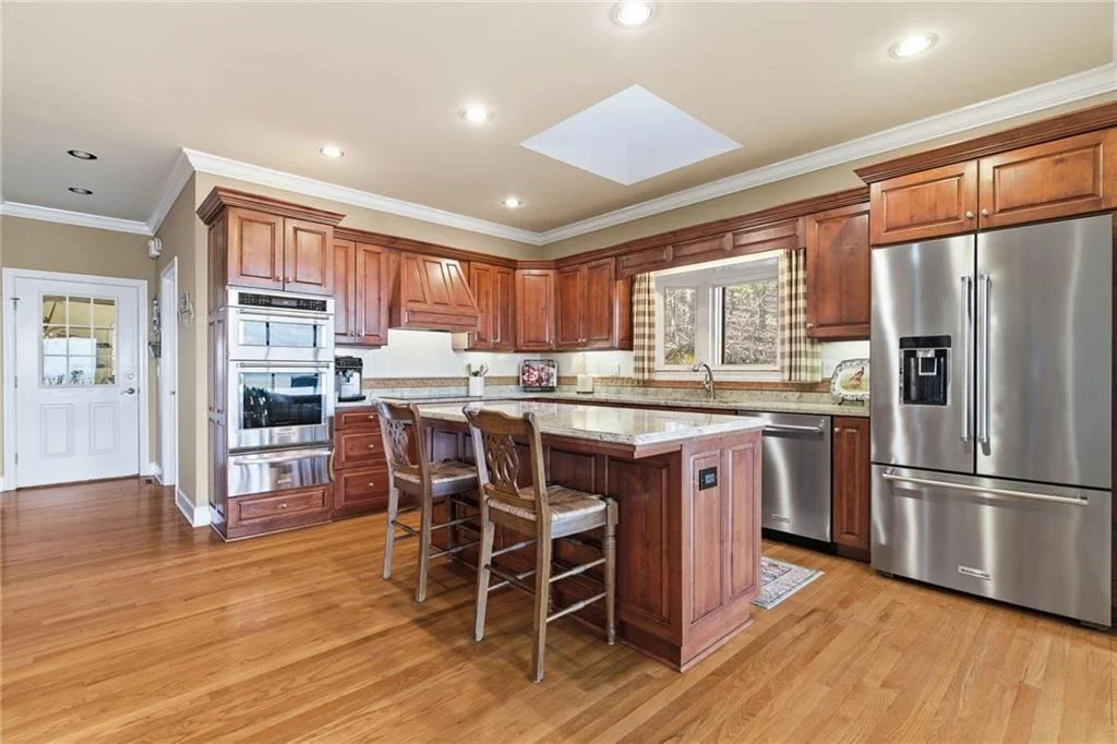 Photo of 739 Summit Drive E