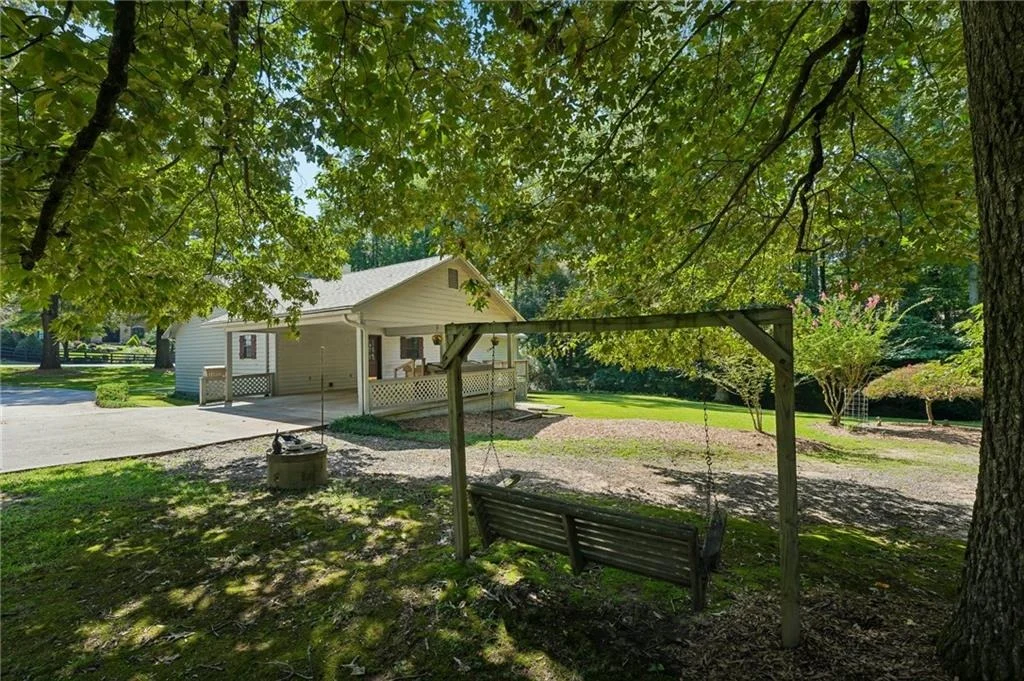 Photo of 16055 Thompson Road