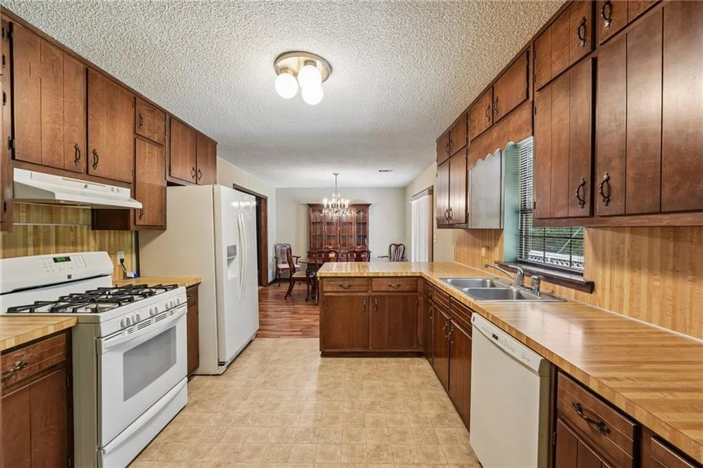 Photo of 16055 Thompson Road