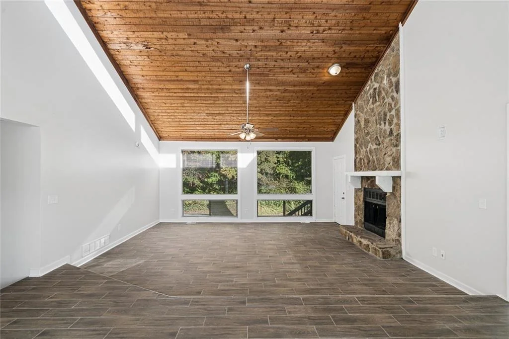 Photo of 587 Farmbrook Trail NE