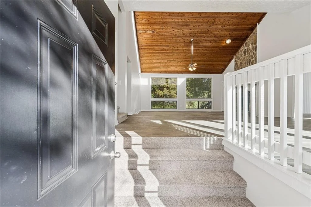 Photo of 587 Farmbrook Trail NE