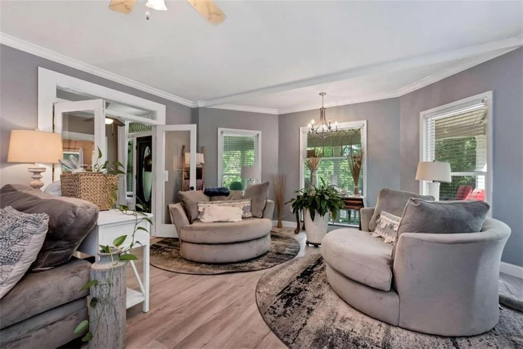 Photo of 425 Greenleaf Drive