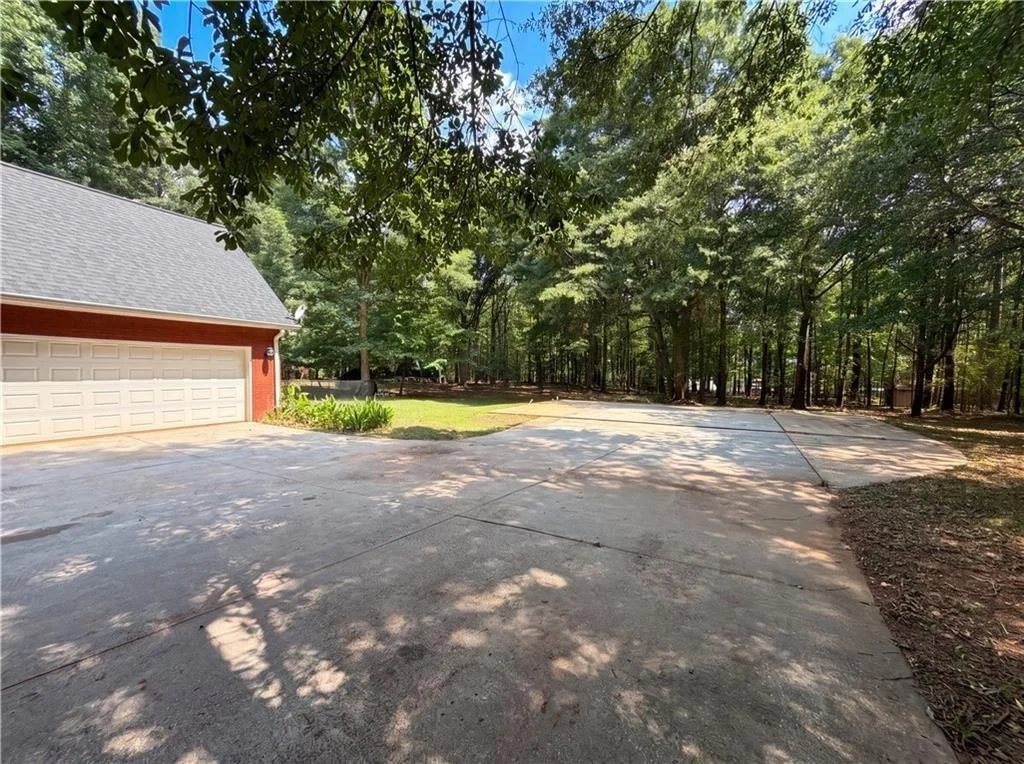 Photo of 346 Carnation Drive