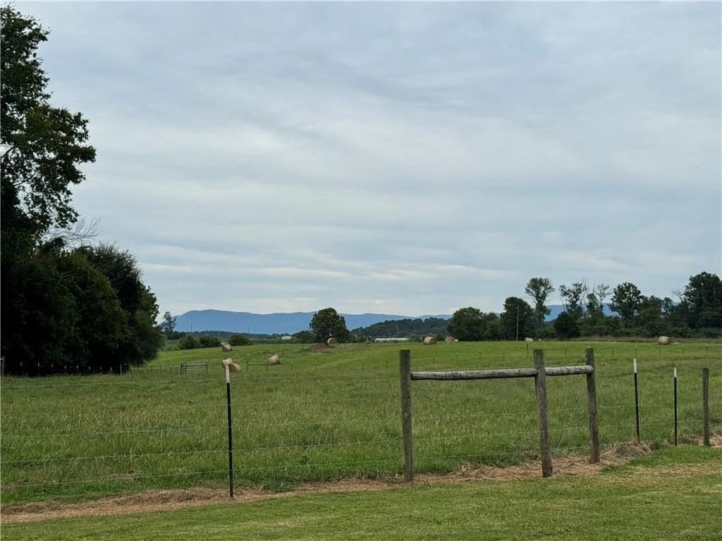 Photo of 250 Hook Road NE
