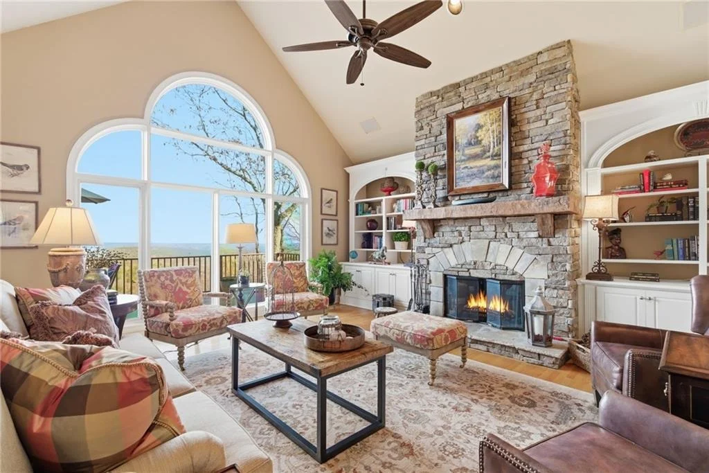 Photo of 739 Summit Drive E