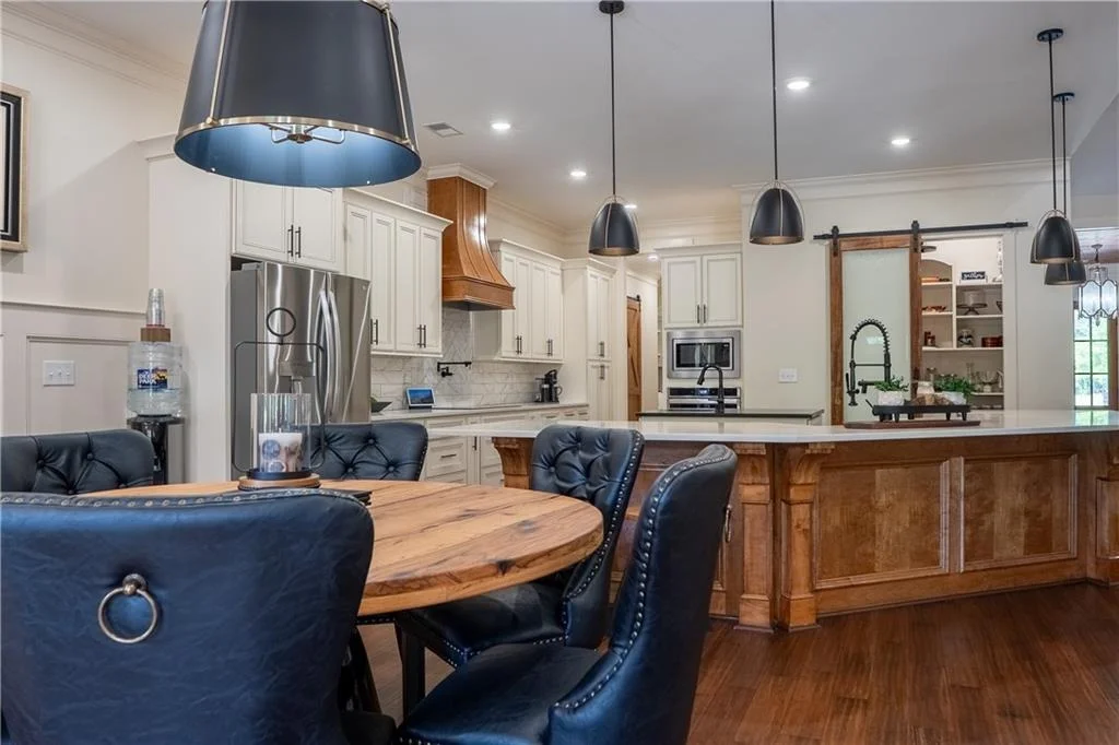 Photo of 5888 Cobbham Road