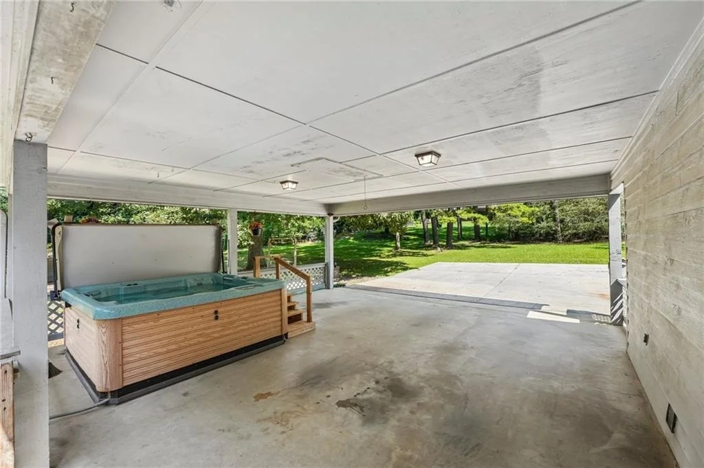 Photo of 16055 Thompson Road