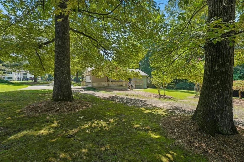 Photo of 16055 Thompson Road