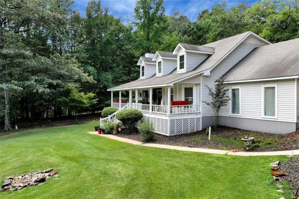 Photo of 425 Greenleaf Drive