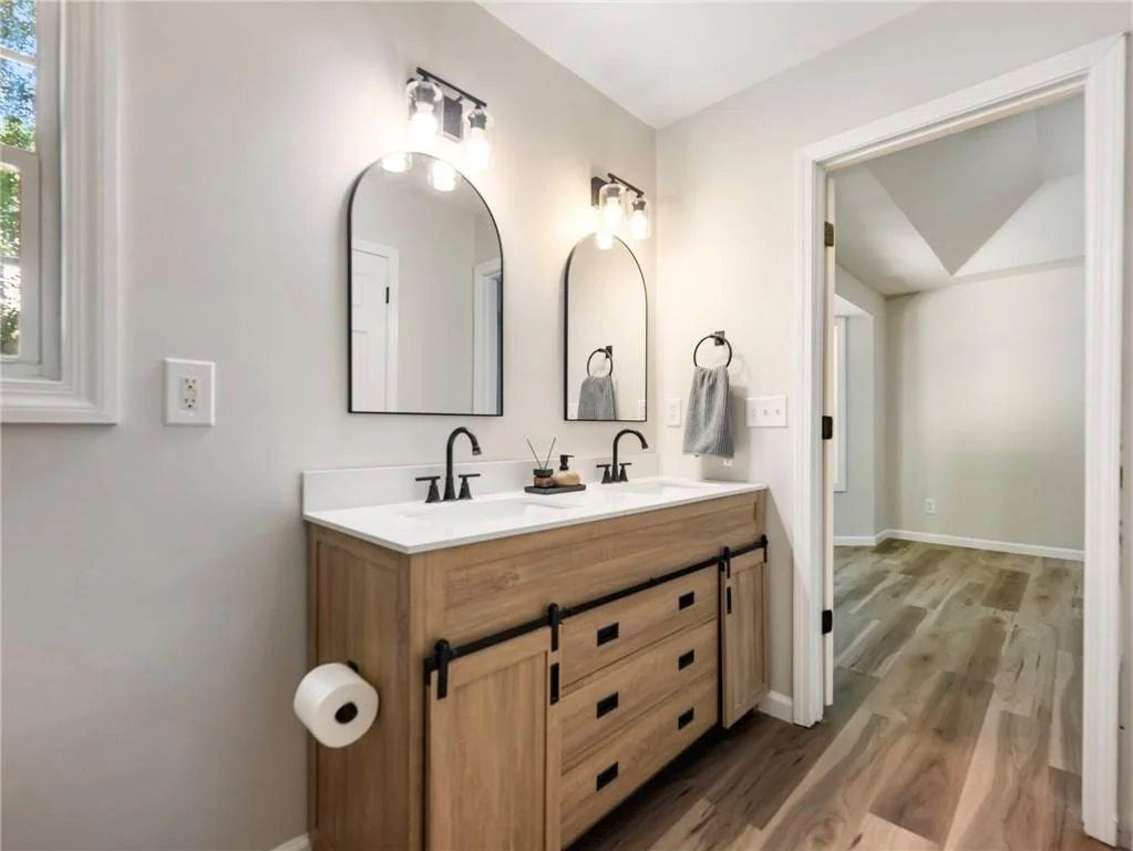 Photo of 3930 Pine Tree Lane