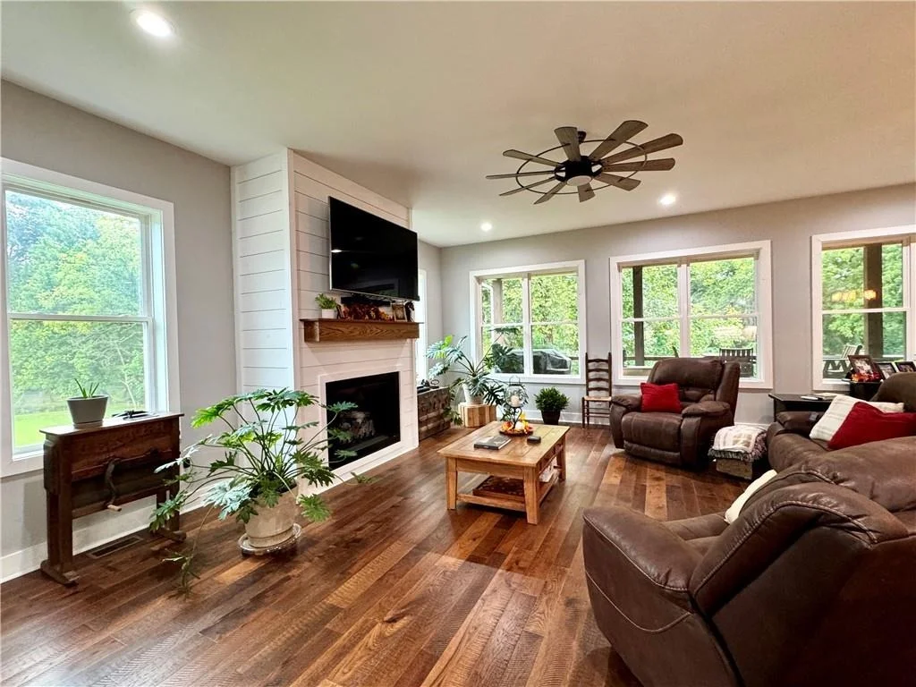 Photo of 250 Hook Road NE