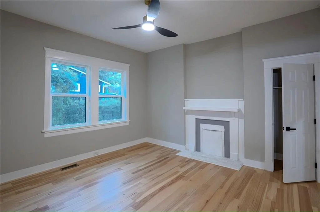 Photo of 210 5th Avenue