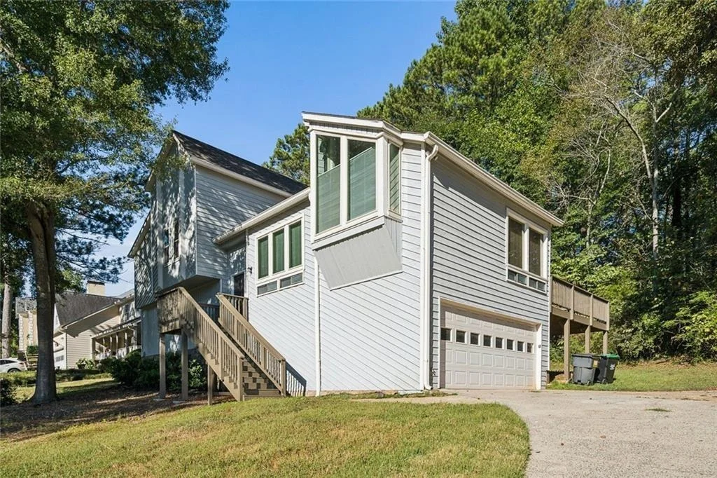 Photo of 587 Farmbrook Trail NE