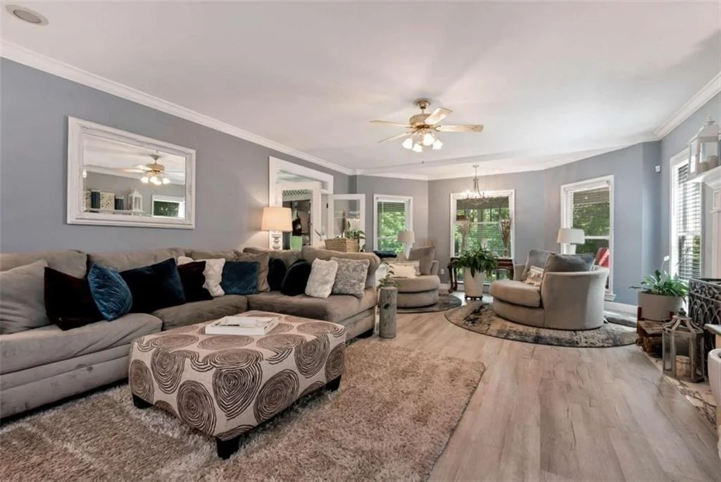 Photo of 425 Greenleaf Drive