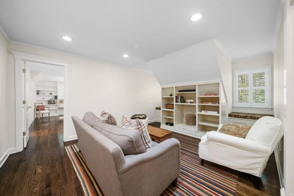 Photo of 8950 Huntcliff Trace