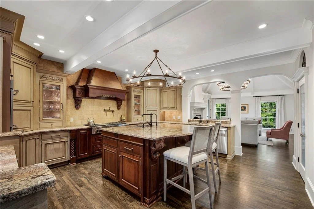Photo of 9190 Huntcliff Trace
