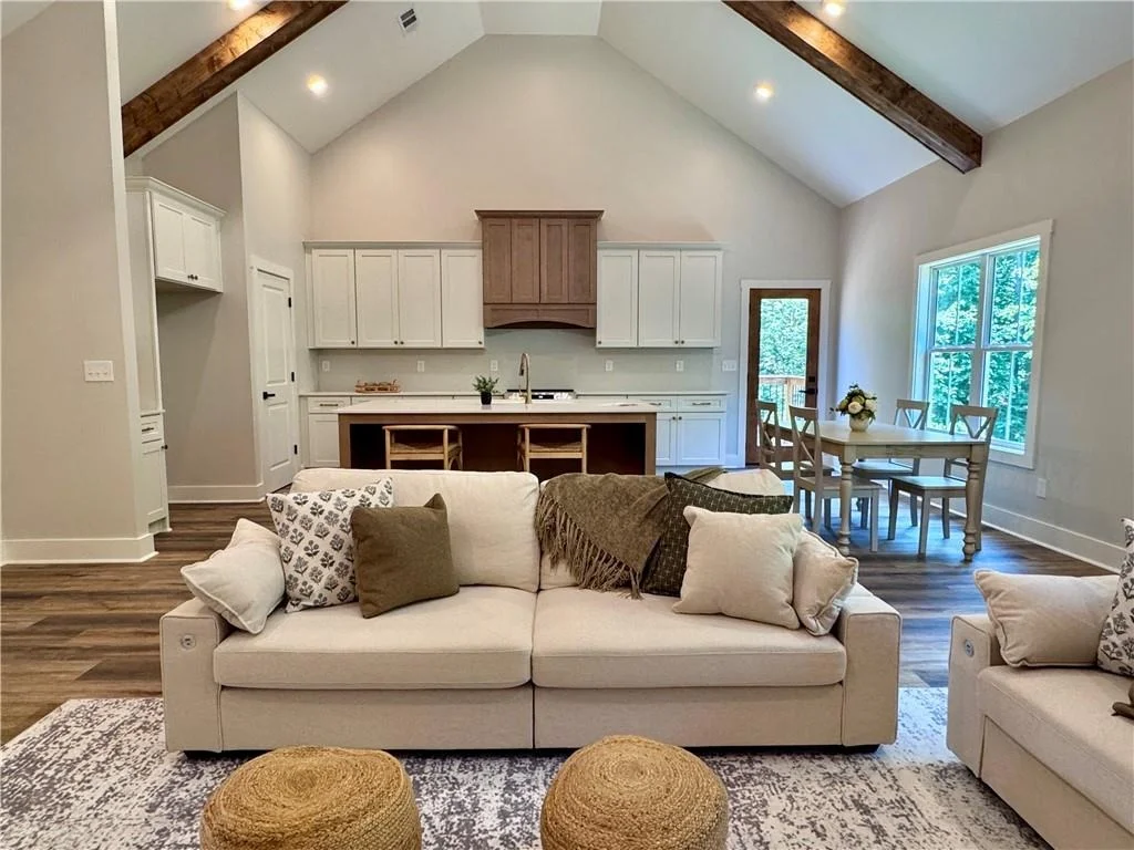 Photo of 327 Crest Pointe S