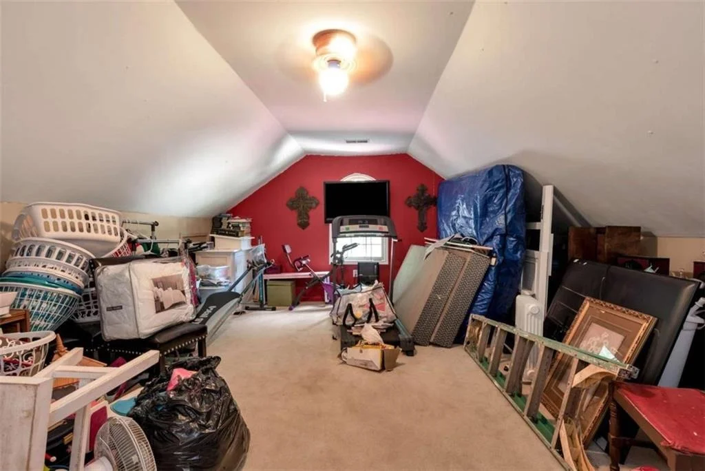 Photo of 425 Greenleaf Drive