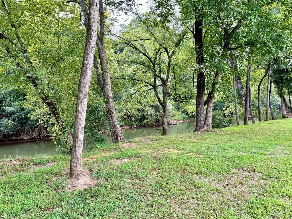 Photo of 250 Hook Road NE