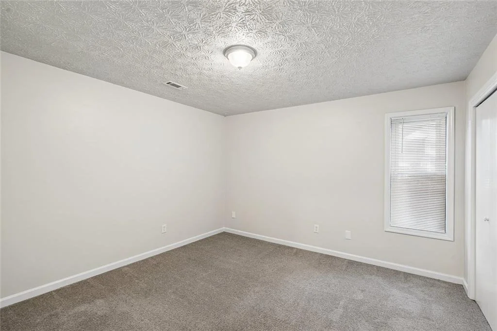 Photo of 587 Farmbrook Trail NE