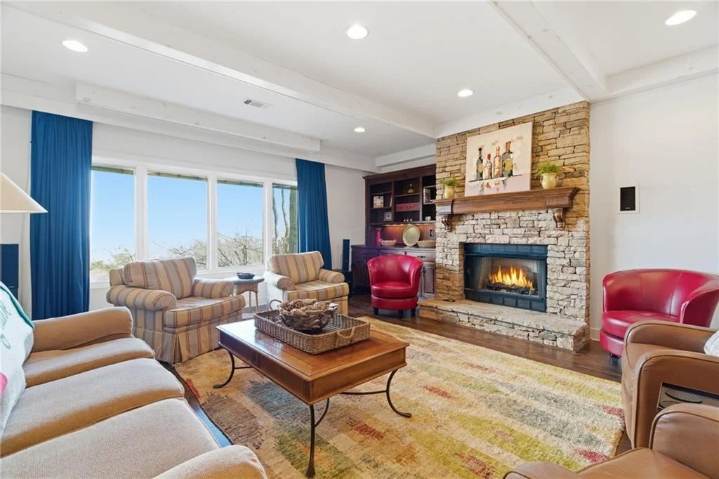 Photo of 739 Summit Drive E