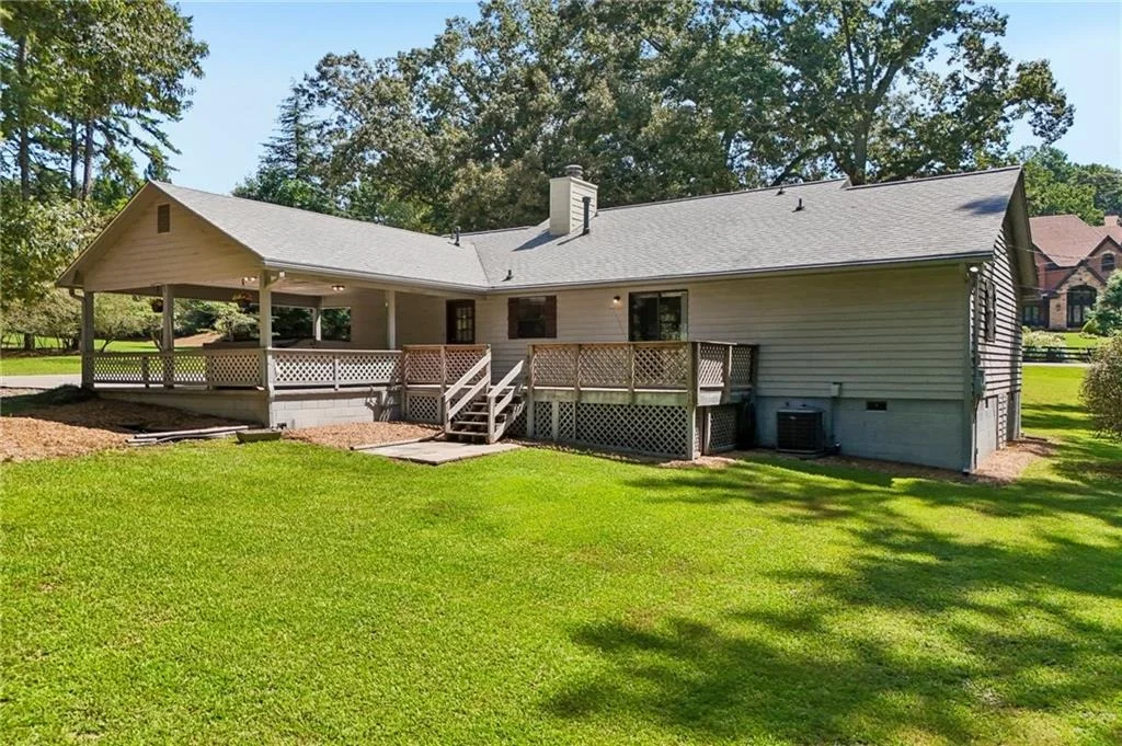Photo of 16055 Thompson Road
